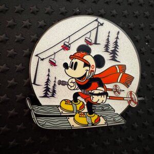 Disney pin Mickey skiing special edition